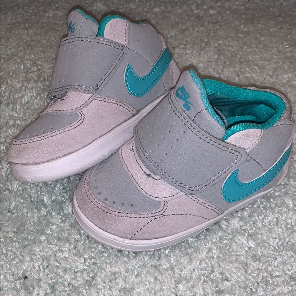 Baby Nike Velcro sneakers